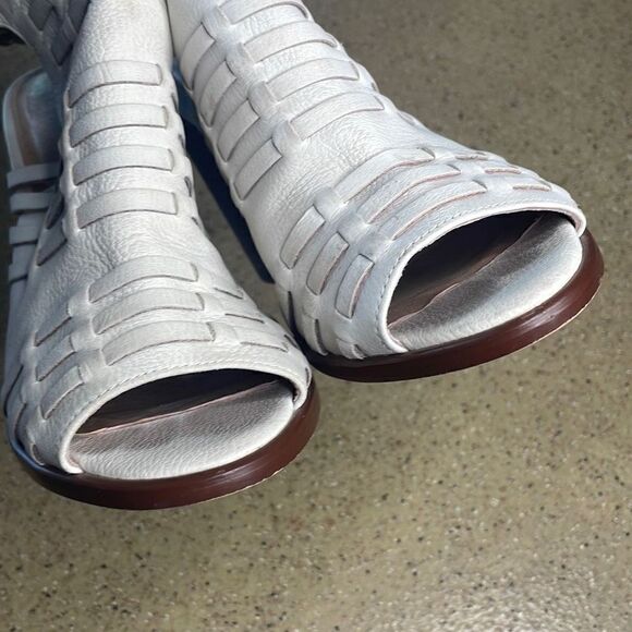 Caslon Martin Leather Open Toe Slingback Sandals 7 Bone - Picture 10 of 16